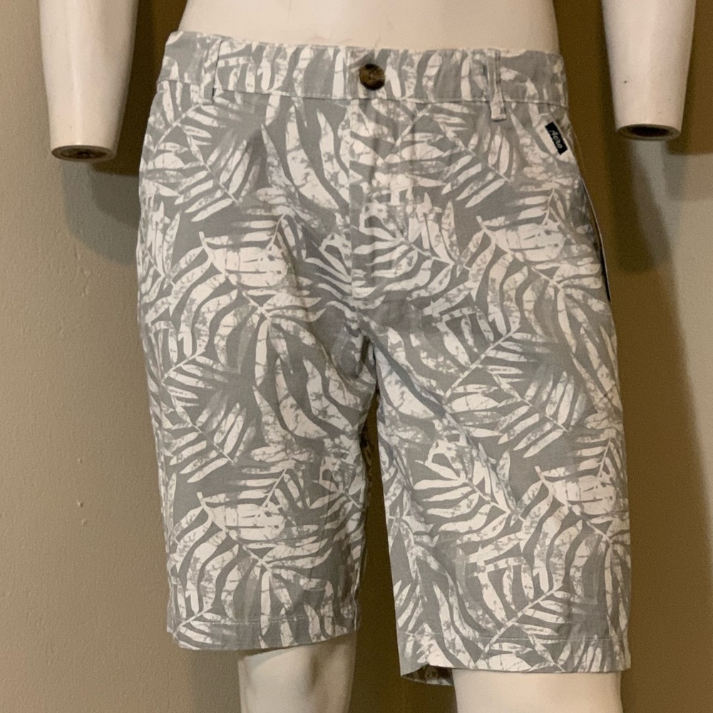 Aéropostale Classic Light Grey Fern Print Shorts